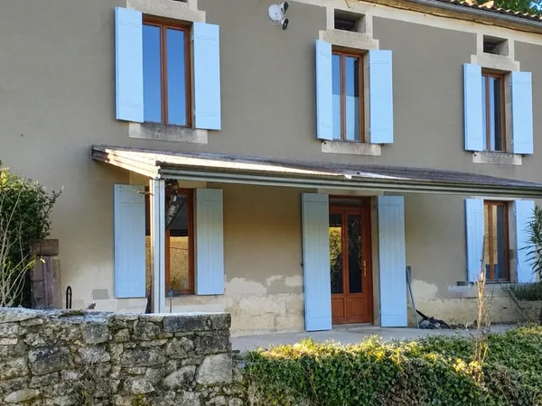 Ancienne bâtisse viticole réhabilitée à Pellegrue (33) nichée dans un cadre champêtre