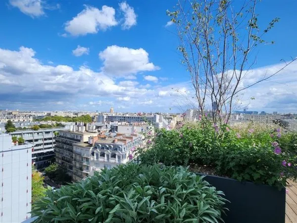 Grande surface de bureaux dans un immeuble restructuré