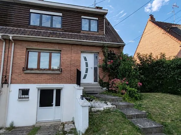 BELLE MAISON SPACIEUSE DE 115 mètres carrés sur commune de Maing