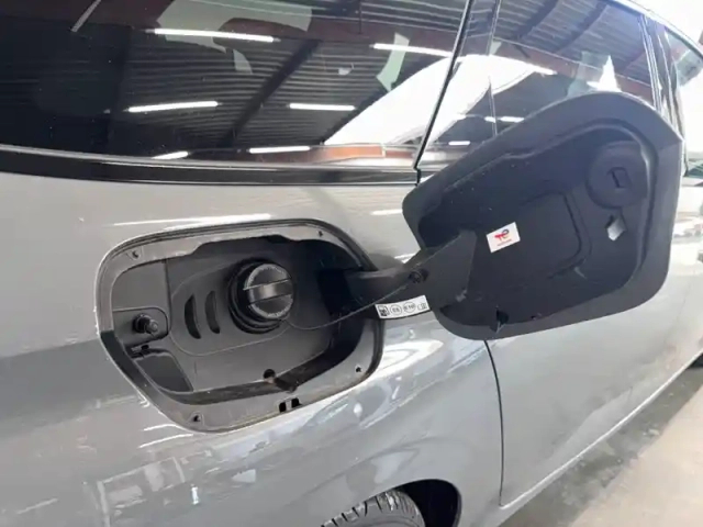 Peugeot 308 sw hybrid 145 e-dcs6 — photo 7