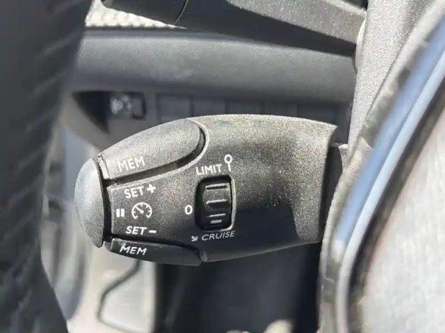 Peugeot 208 electrique 54 kwh 156ch — photo 18