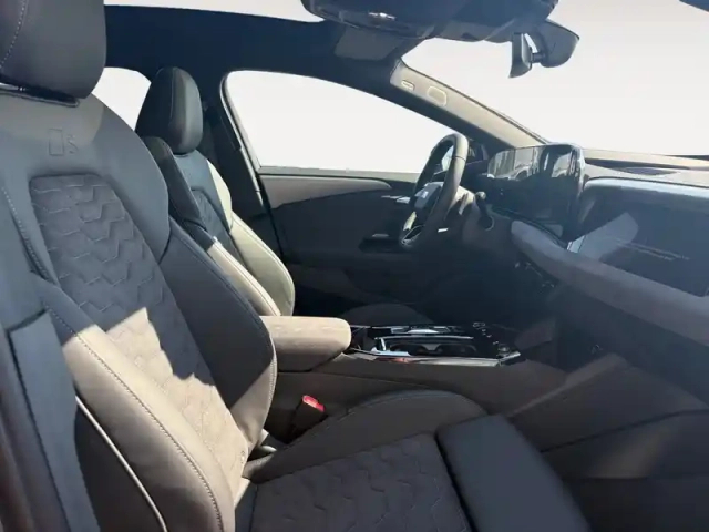Audi A6 e-tron avant performance 367 ch 100 kwh — photo 11