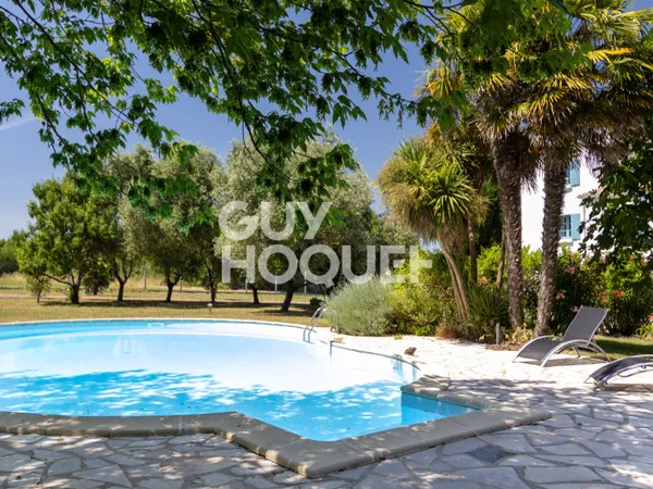 Propriété de charme avec espace bien-être et piscine ? Proche Royan