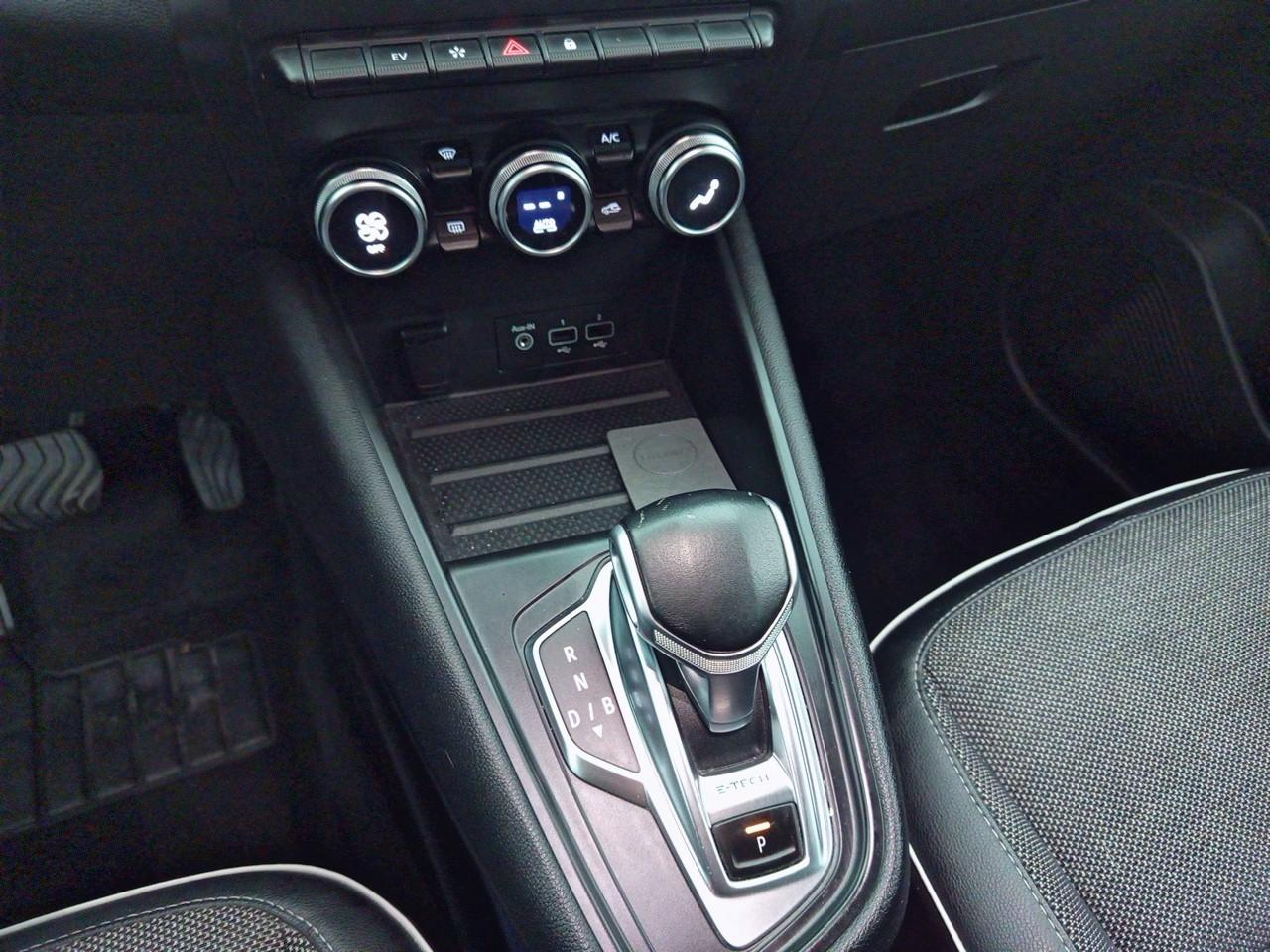 Renault Captur e-tech plug-in 160 intens — photo 17