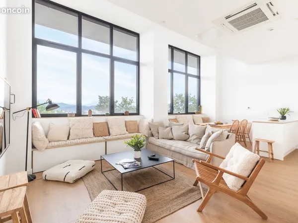 Chambre meublée dans grand appartement en coliving en centre ville de Grenoble