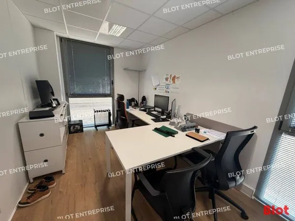 Local d'activité 710 m²