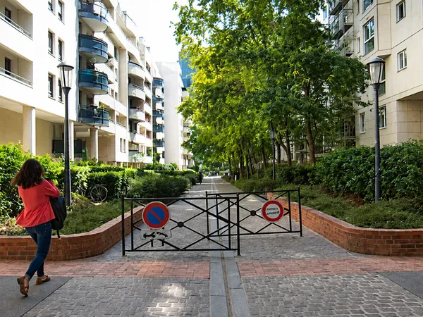 COURBEVOIE - Avenue du Parc - Appartement 2 pièces - parking - cave