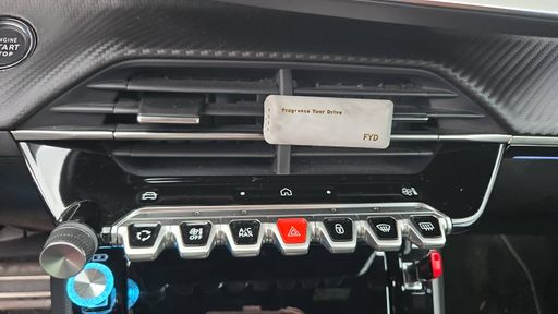 Peugeot 2008 1.2 Hybrid 136 e-DSC6 - GT – 2024 – 12942 km – Hybride essence – Boîte Automatique — photo 6