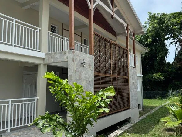 Location T3 spacieux avec terrasse - L'Anse à l'âne
