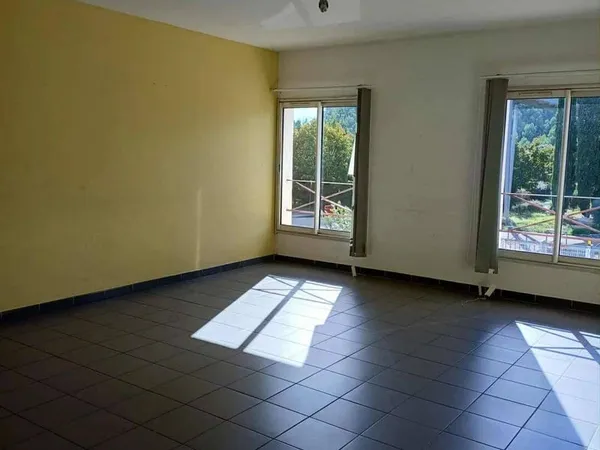 Bureau et espace de travail Location Beaucaire   800€