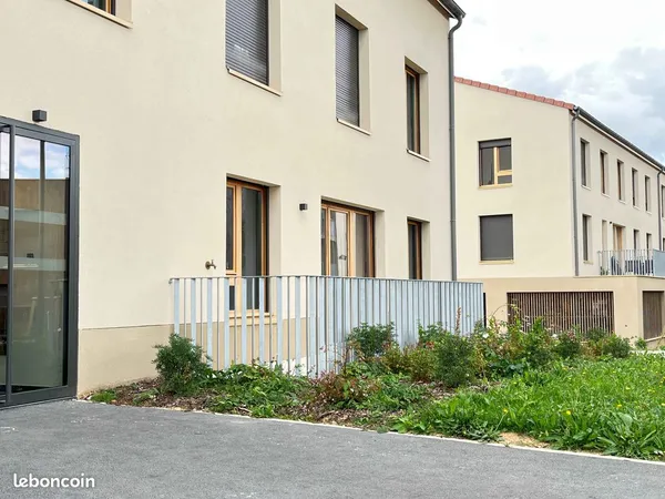 Bel appartement 2 pièces de 50 m² avec terrasse et parking