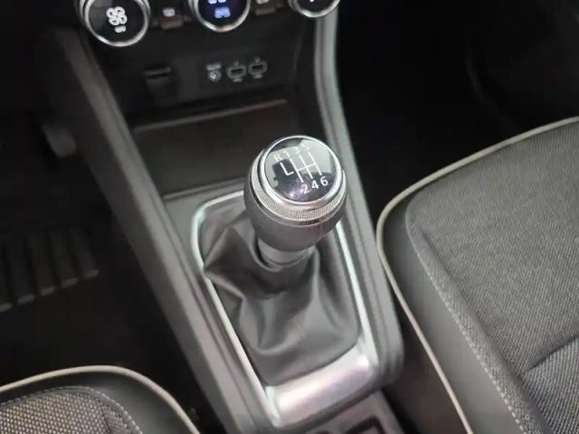 Renault Captur tce 90 - 21 — photo 36