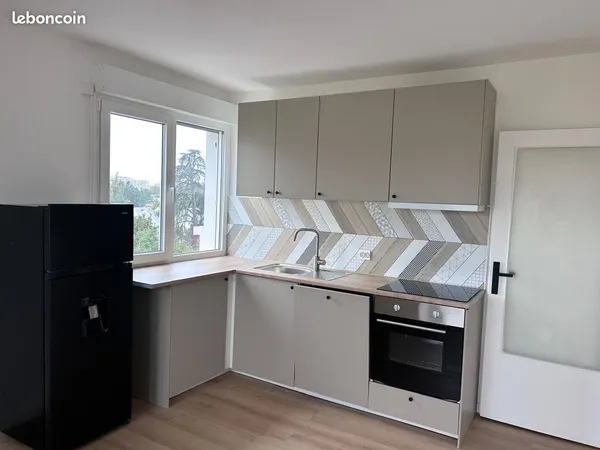 APPARTEMENT A AMBILLY DE TYPE T3 DE 50 m² AVEC BALCON, CAVE ET PARKING