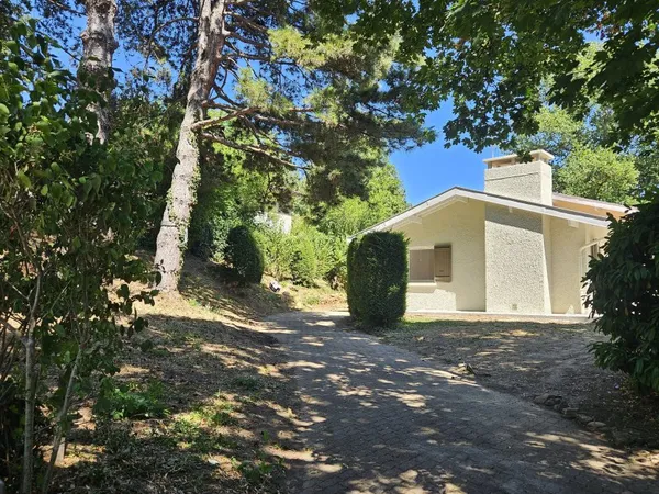 A louer Superbe maison idéalement placée sur Saint Cyr Au Mont d'Or