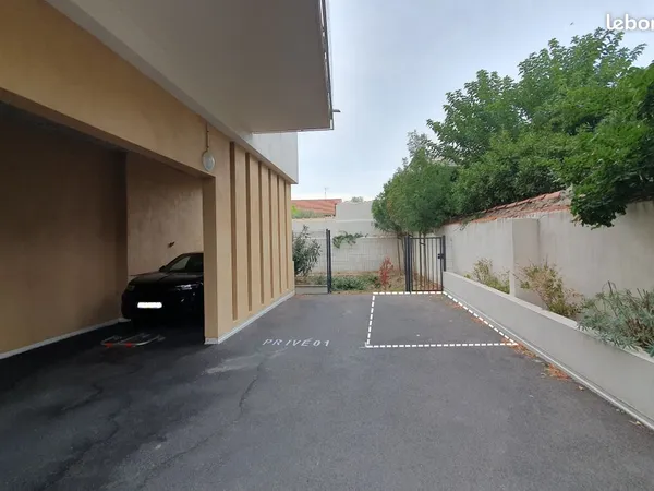 🔔 Place de parking dans résidence