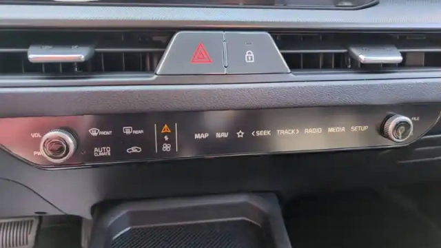 Kia Stonic 1.0 t-gdi 100 ch dct7 — photo 22