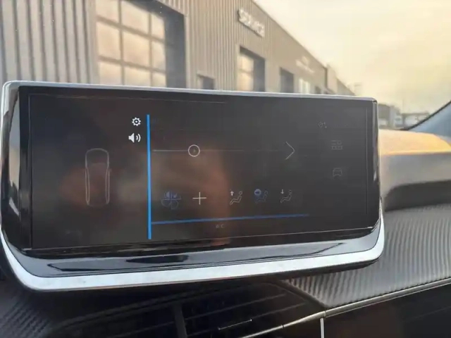 Peugeot 208 hybrid 110 ch e-dcs6 — photo 18