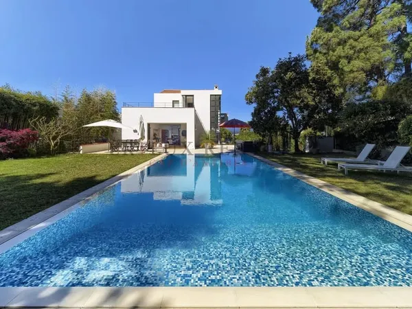 Coup de coeur : villa rénovée avec vue mer au Cap d'Antibes