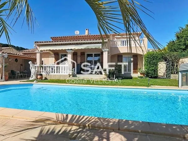 Maison récente avec piscine à Château Gombert
