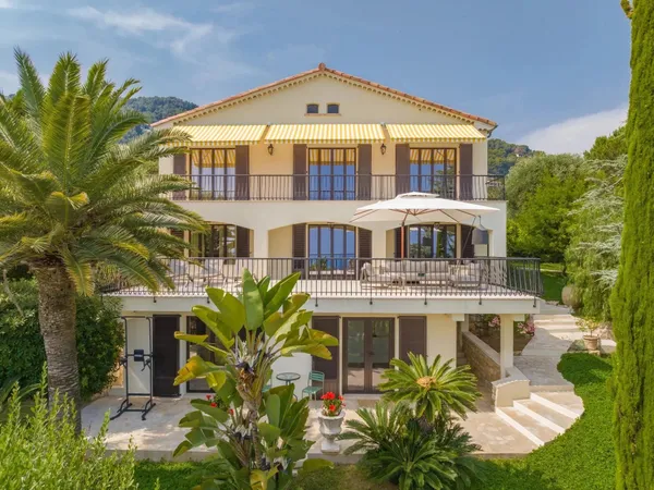 Roquebrune-Cap-Martin – Villa de prestige rénovée avec vue mer, proche de Monaco