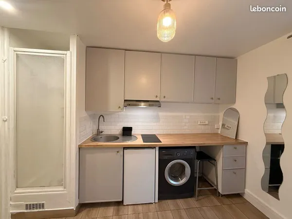 Studio meublé résidence sécurisée avec balcon