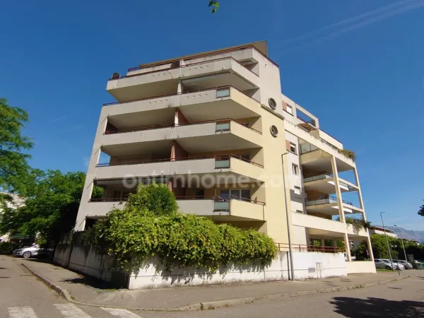 Rare en dernier étage avec terrasse de 60 m² Echirolles Village