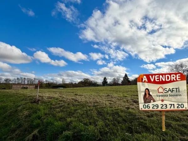 Terrain de 800 m2 constructible, viabilisé en EDF