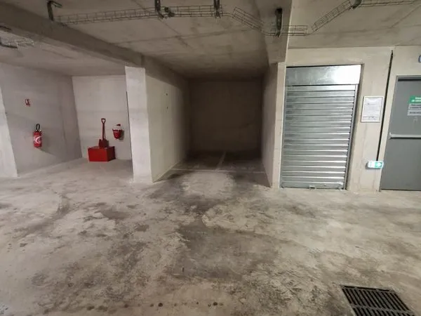 Joliette les docks- parking de 2.6 de large par 4.2 de long