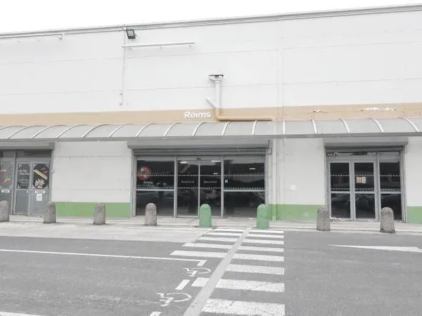 ZAC LA NEUVILLETTE RARE - CELLULE COMMERCIALE 1490 m2 + 100