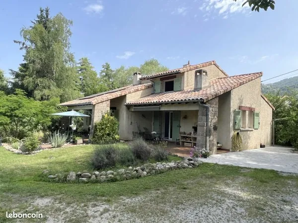 Villa 10 pièces 165 m²