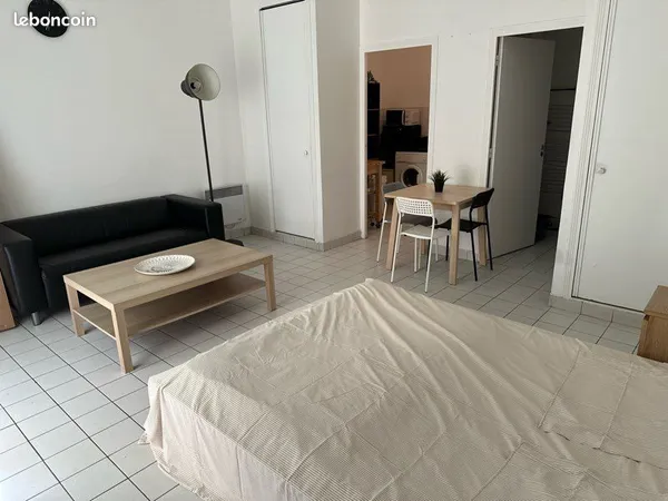 Grand studio meublé rue Chateaudun Paris