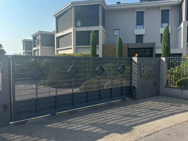 Vends autre - 14 m² - 1 pièce - Aix-en-Provence 13090