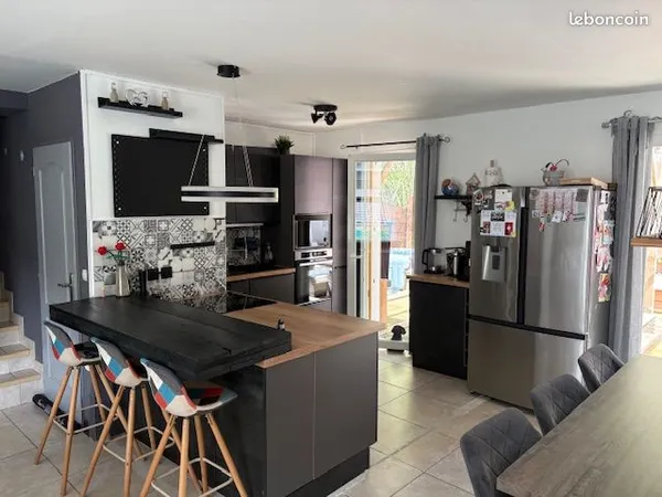 Belle maison familiale - jardin, solaire, poêle à granule, piscine et coin détente