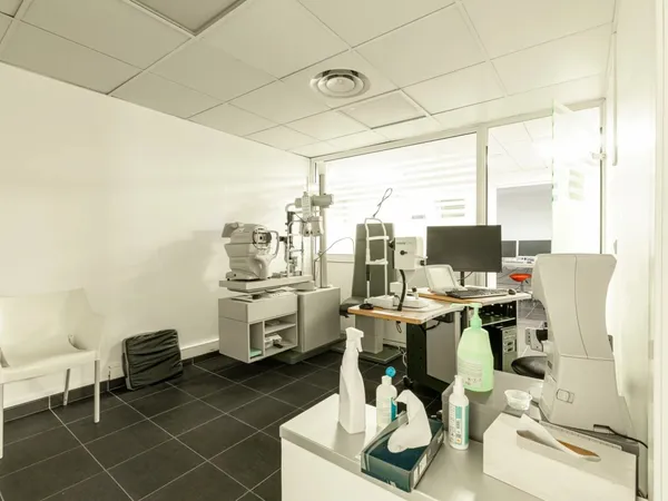 CARRE D´OR - NICE - LOCAL MÉDICAL / PROFESSIONNEL - 229 m² - RDC - DOUBLE ACCÈS
