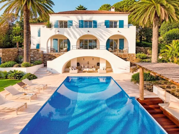 VILLA D'EXCEPTION AVEC SPLENDIDE VUE MER