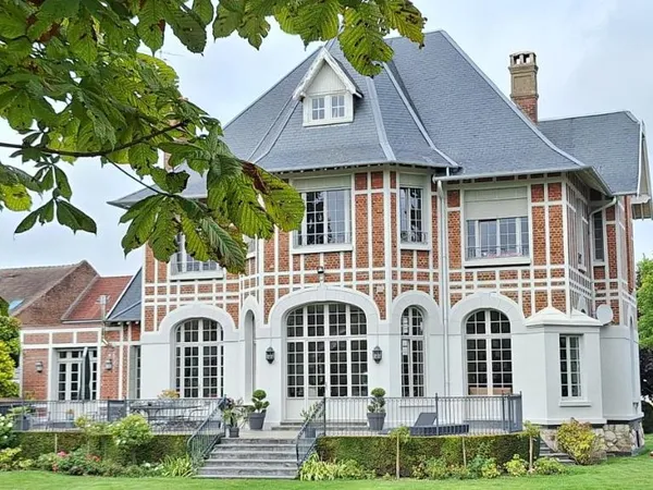Maison 10 pièces 386 m²