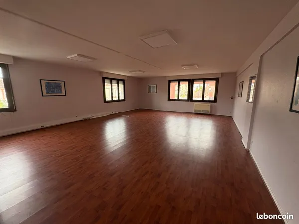 MONTAUBAN : local professionnel 4 pièces 126 m² . Centre ville