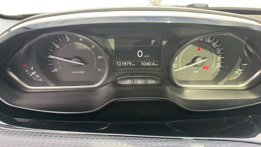 Peugeot 2008 1.2 PureTech 110 EAT6 - Crossway – 2017 – 121979 km – Essence – Boîte Automatique — photo 15