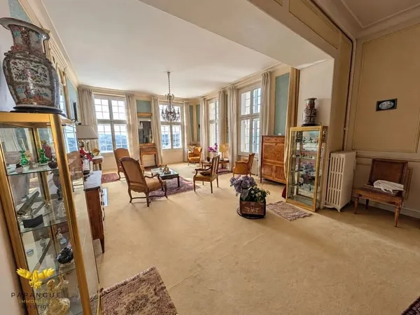 SAINT-MALO INTRA-MUROS | 218 M² | VUE SUR LES REMPARTS | 5 CHAMBRES | GARAGE