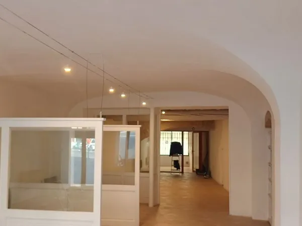 Local commercial de 125 m² en centre-ville de Nîmes