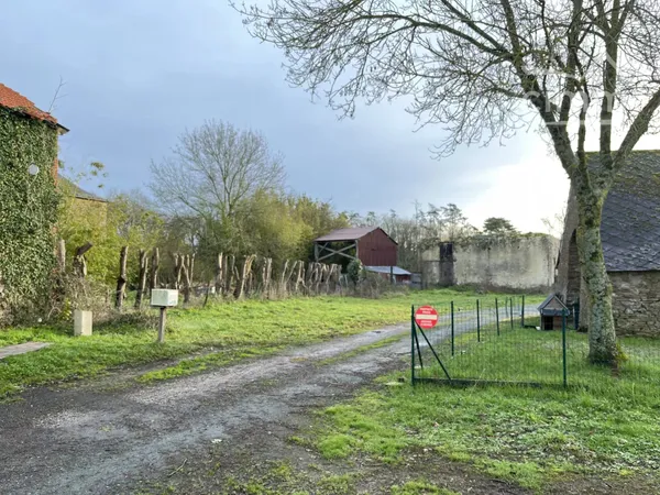 Terrain de 380 m² avec bâtisse à rénover de 120 m²