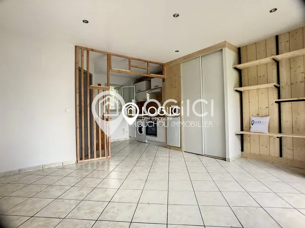 Studio loué vide 25m2 Lescar, parking, terrasse
