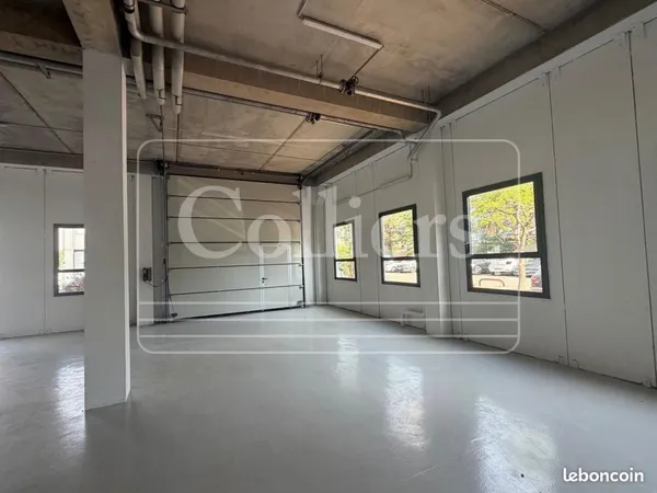 Local d'activité 240 m²
