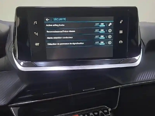 Peugeot 208 puretech 100 s&amp;s eat8 — photo 17
