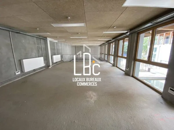 Local commercial 252 m²