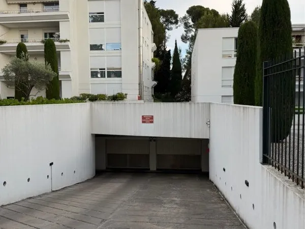 Garage fermé résidence sécurisée Aiguelongue