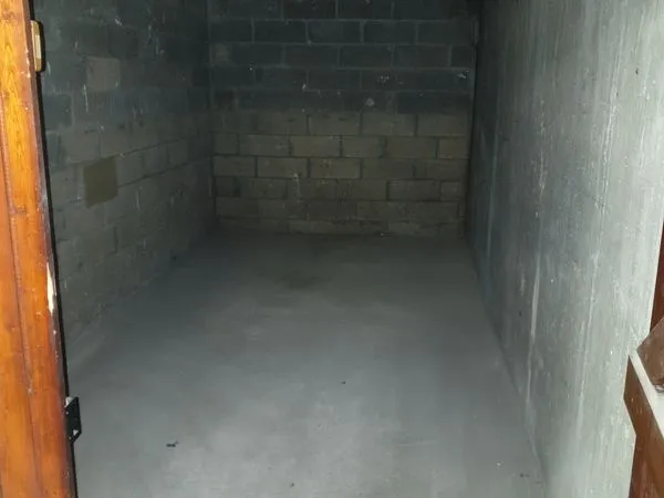 Box fermé Créteil - idéal garage ou stockage