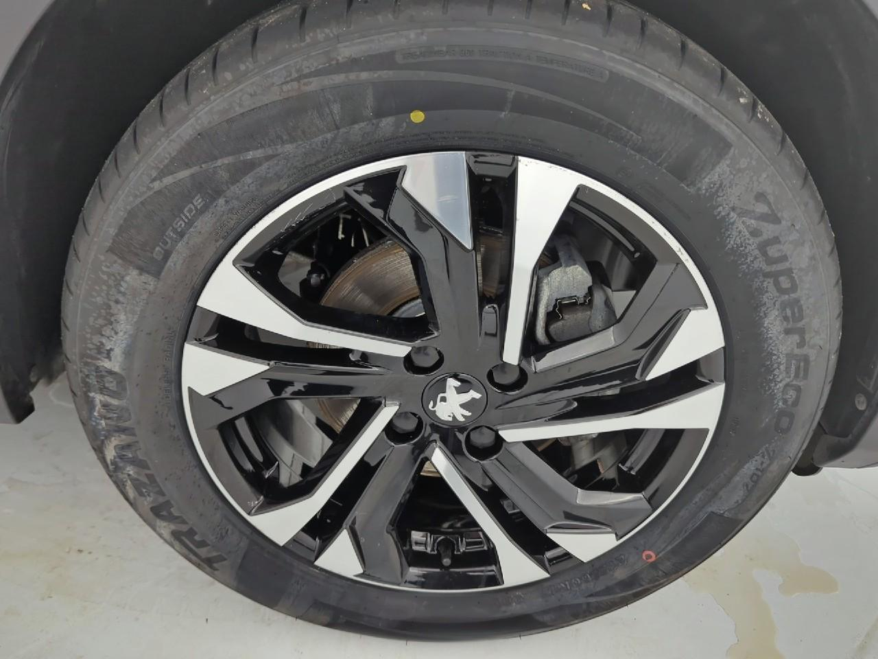 Peugeot 2008 puretech 130 s&s eat8 allure pack — photo 19