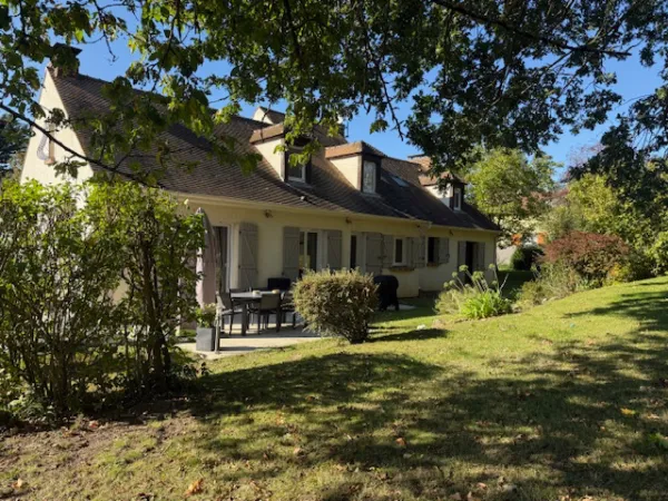 Vends maison 4 chambres de 205m² et grand jardin sans vis à vis Villiers-Saint-Frédéric (78)