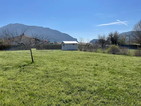 Terrain 601 m²